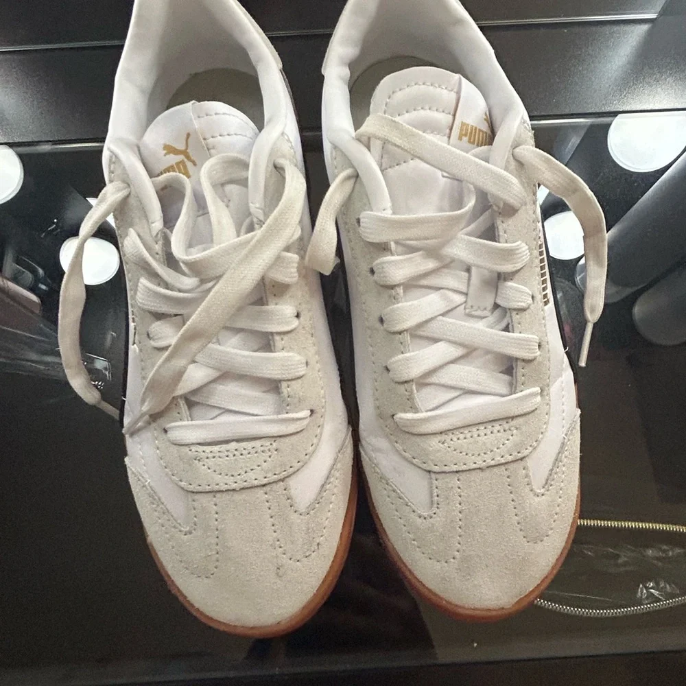 Puma White Suede & Leather Sneakers with Gum Sole and Gold Logo - Picture 1 of 4